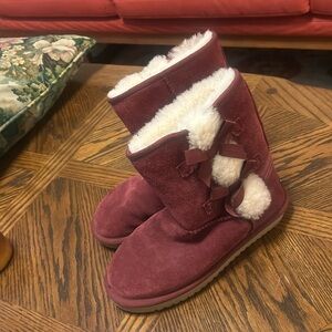 Burgundy kookaburra by Ugg boots